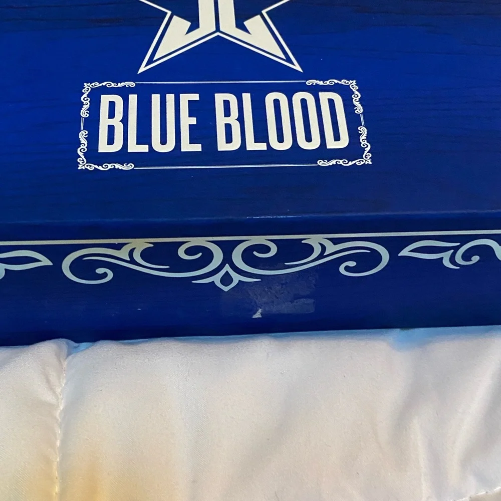 Jeffree Star Blue Blood Palette Eyeshadow